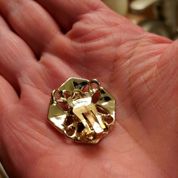 Super Vintage Clip Earrings - Picture 4 of 4